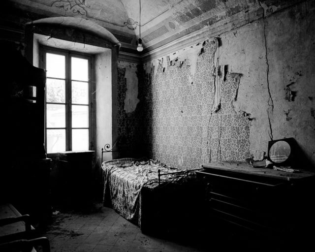 .
Pentax 67
Kodak Tri-X 400
XTOL + Rodinal

#baad5eed #ishotfilm #analogphotography #grainisgood #bnwzone #bnw_switzerland #bnwphotography #bnw_magazine #bnwawards #filmbnw #filmphotomag #infilmwetrust #filmisnotdead #filmisbetter #blackandwhitephotographymag #shotitwithfilm #theanalogclub #deepblackmag #monochrome #monochromatic #monochromephotography #argentique #blackandwhitephotography #bnw #blackandwhite #photography #photooftheday #bnw_captures #schwarzweissfotografie #NDLP26