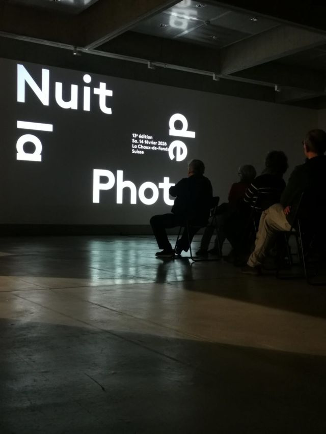 #ndlp26 
La nuit de la photo à La Chaux de Fonds en Suisse, c'était ce soir, c'etait beau et prenant, c'est fini.
Beau festival de photos à contempler assis, au chaud.
Déambuler d'un site à l'autre, sous la neige, qui est de la partie.
Belle sélection cette année encore.
Todd Hido, Isabelle Chapuis, Gaelle Girbes, Thibaut Derien, Juan Carlos, Julie Joubert, Caroline Monnet, Mathieu Gafsou,.. Ou encore le si émouvant Danilo Zocatelli Cesco. Et tous les autres...
Merci La Nuit de la Photo.